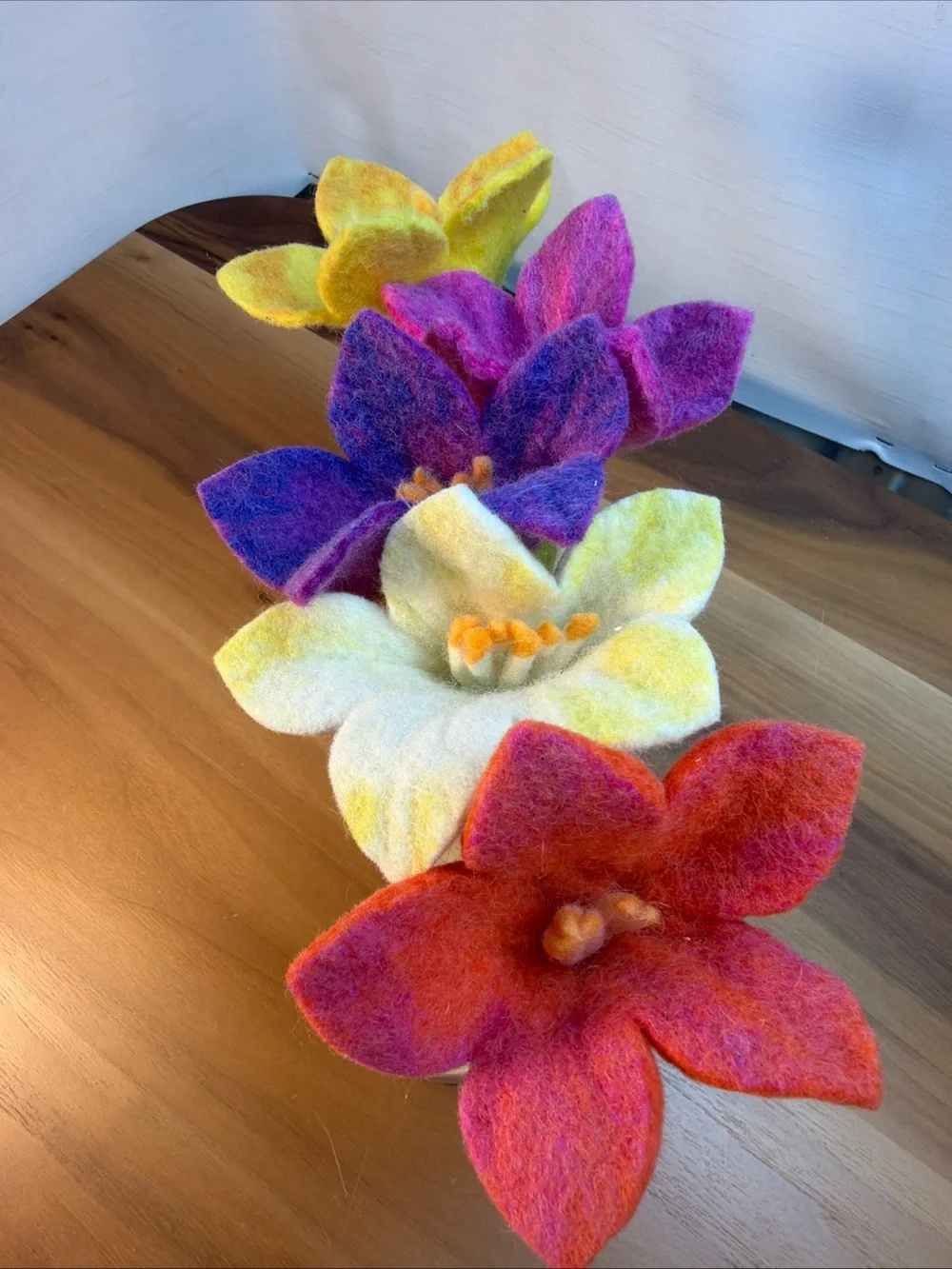 Lovevery Felt Flowers In A Row w/Wood Stand The Helper Play Kit Montessori Toy